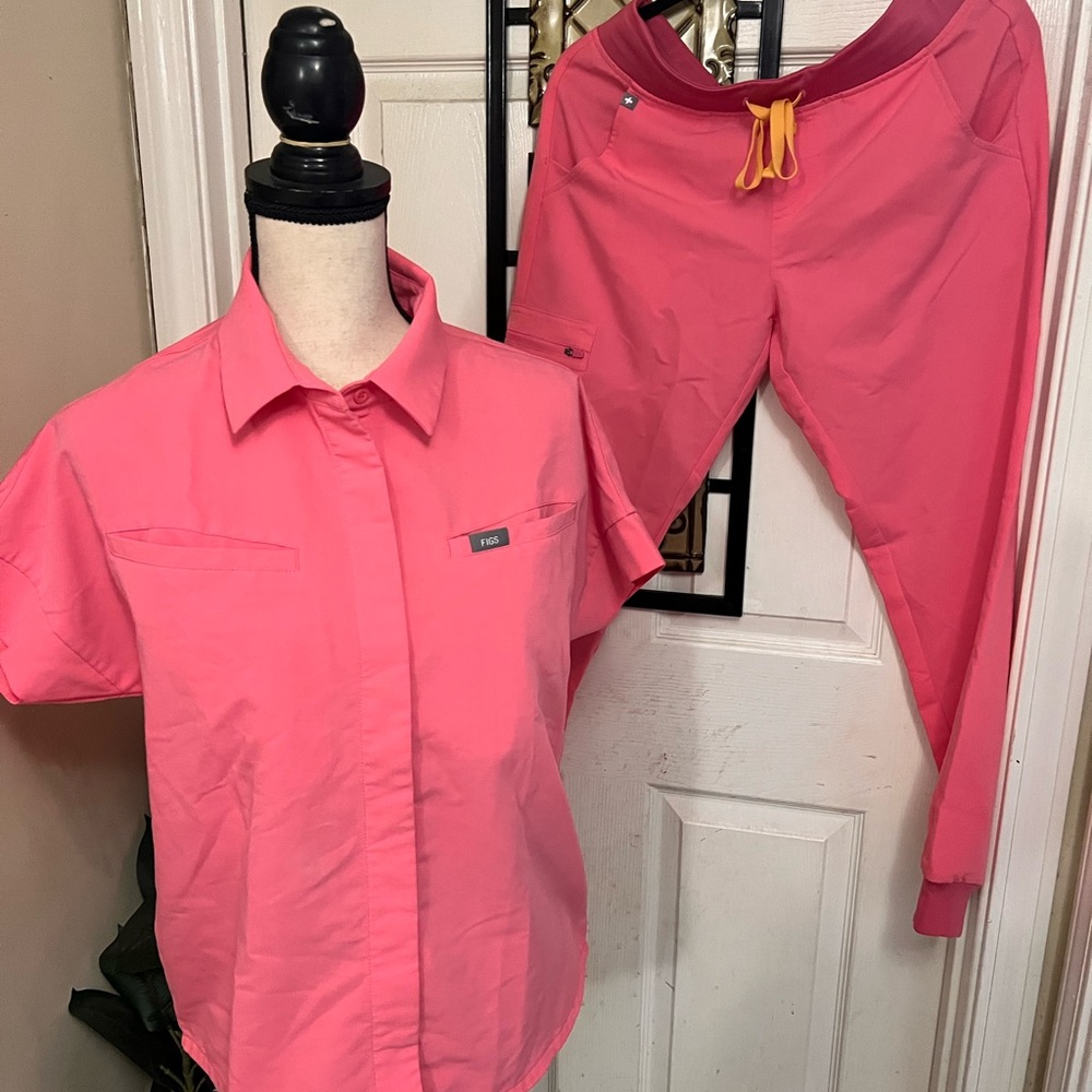 FIGS set light pink (Top: Polo with buttons and collar— Small & Zamora Jogger M